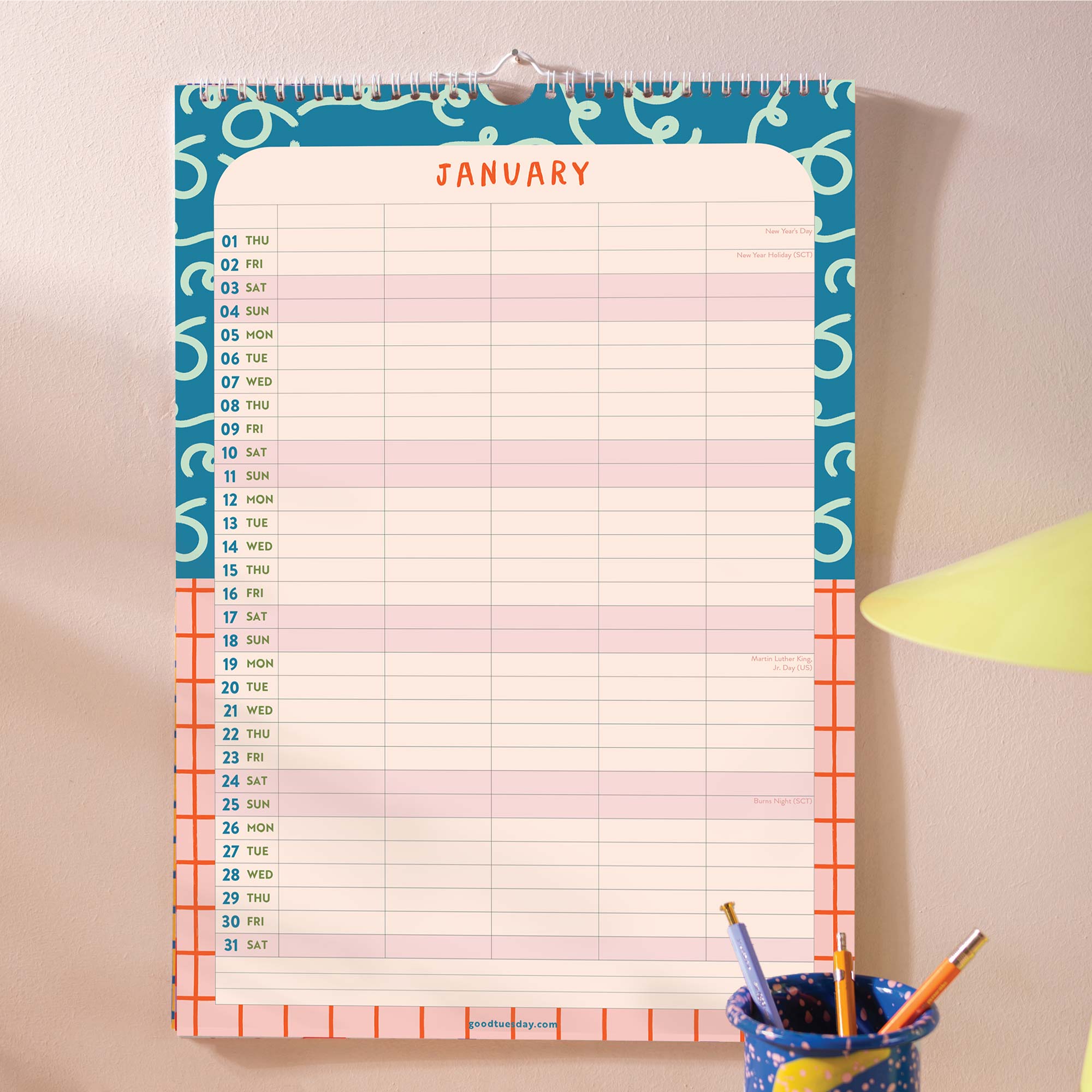 Monthly wall calendar, for families with different name columns 