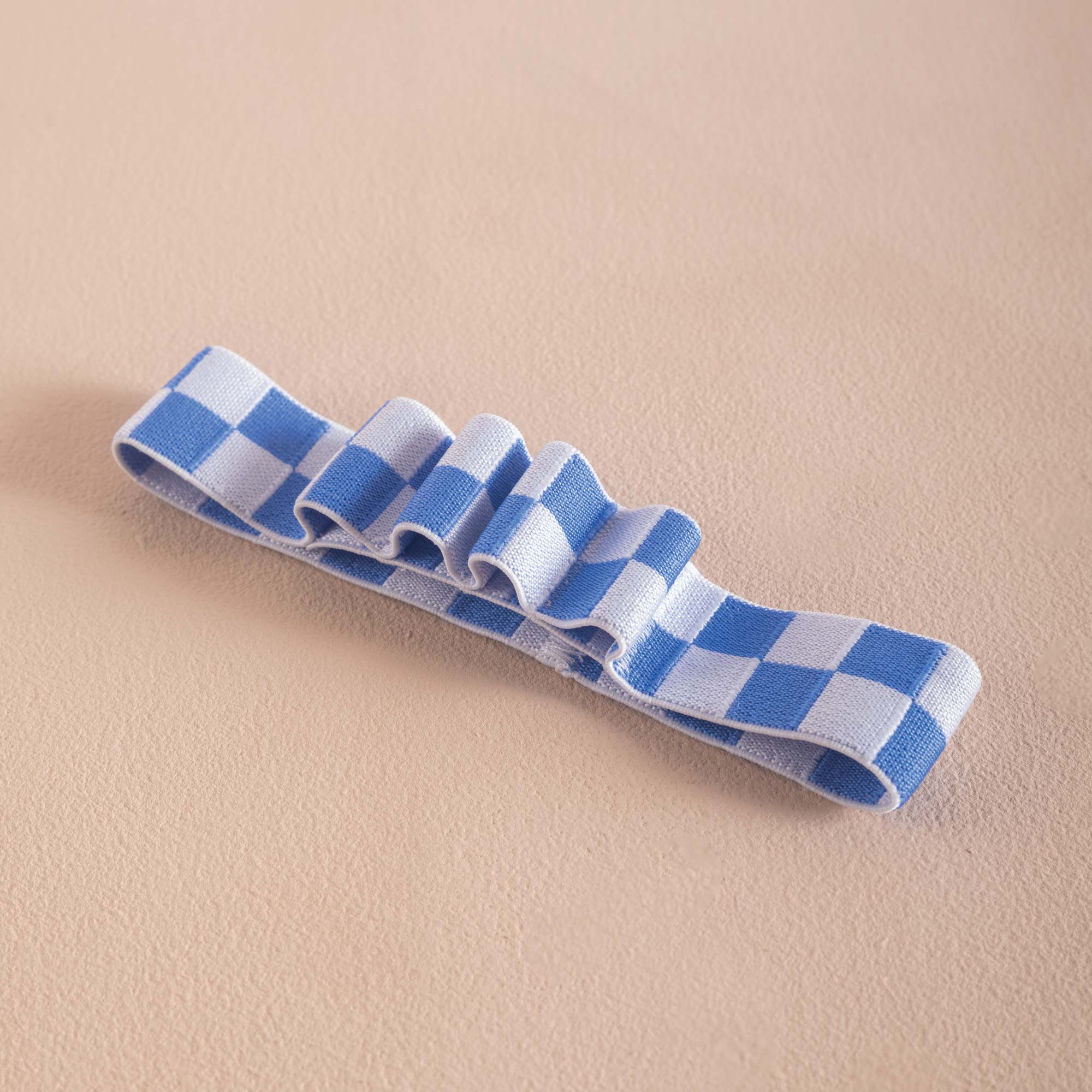 Blue and white checkered bookband, holds 4 pens
