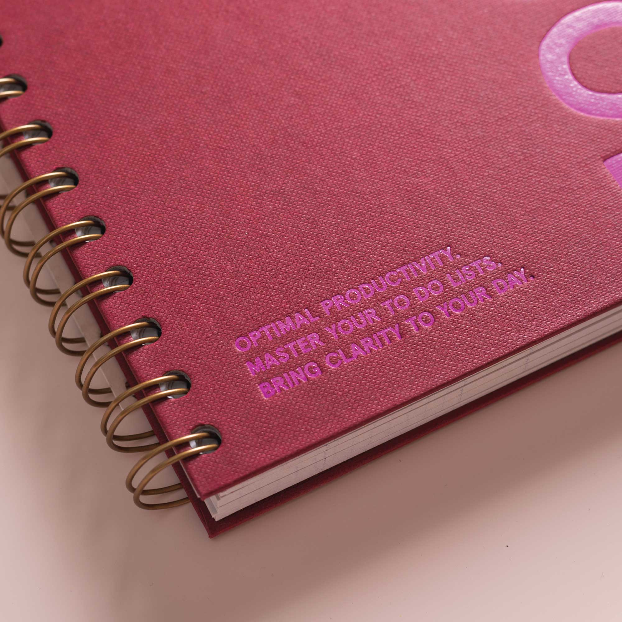 Detailed picture of the corner of the daily productivity planner