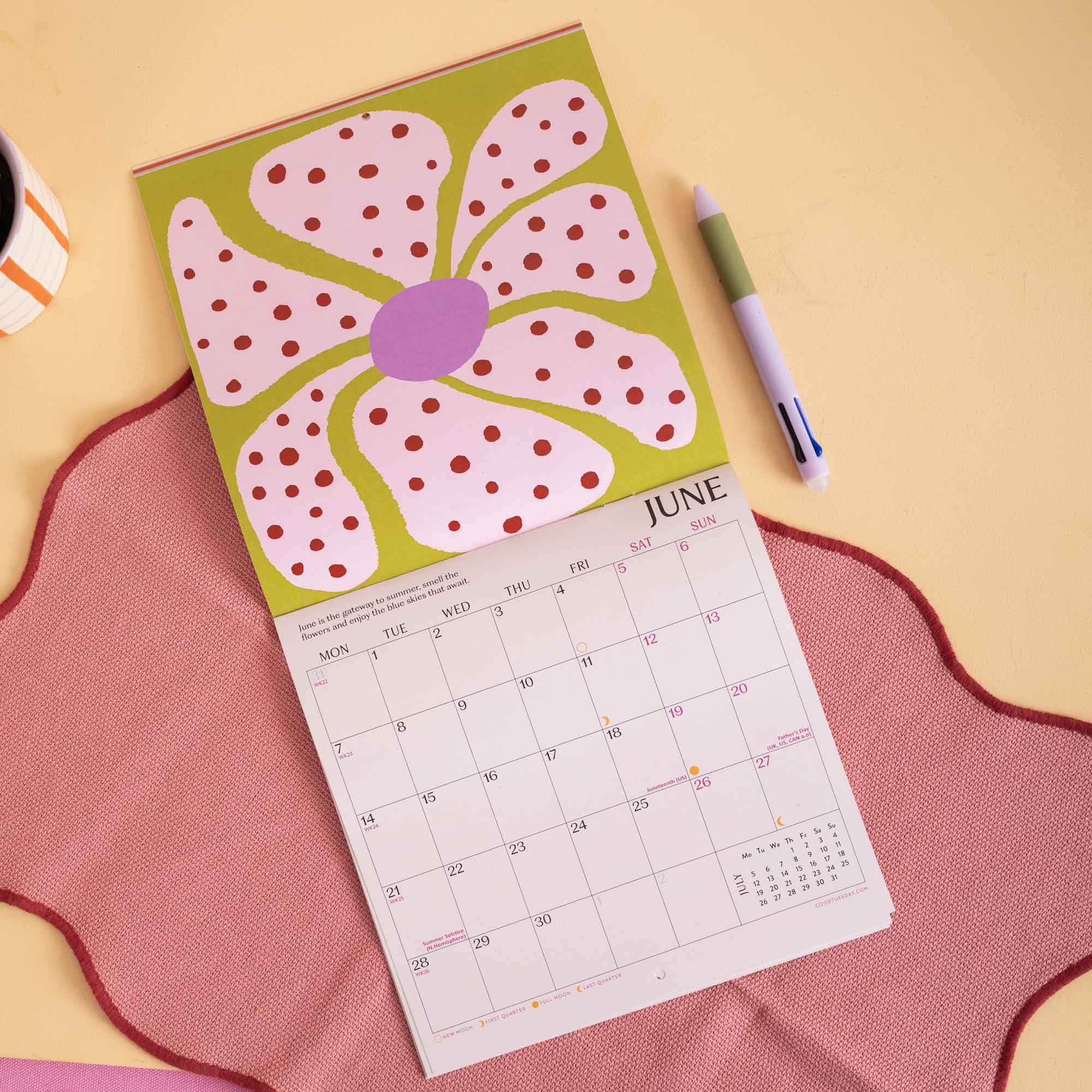 2027 wall calendar, UK and US holidays, week starts Monday