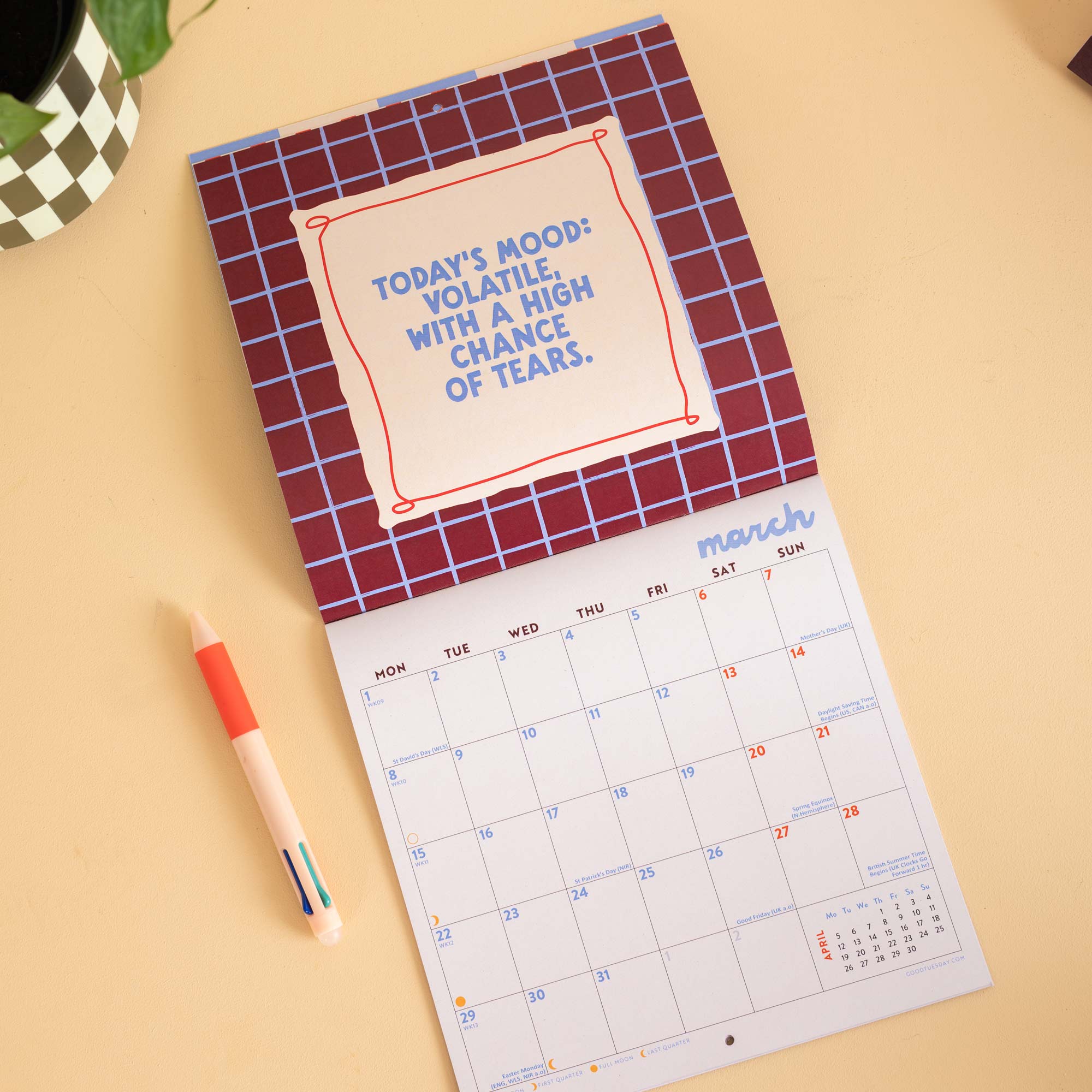 2027 wall calendar, UK and US holidays, week starts Monday