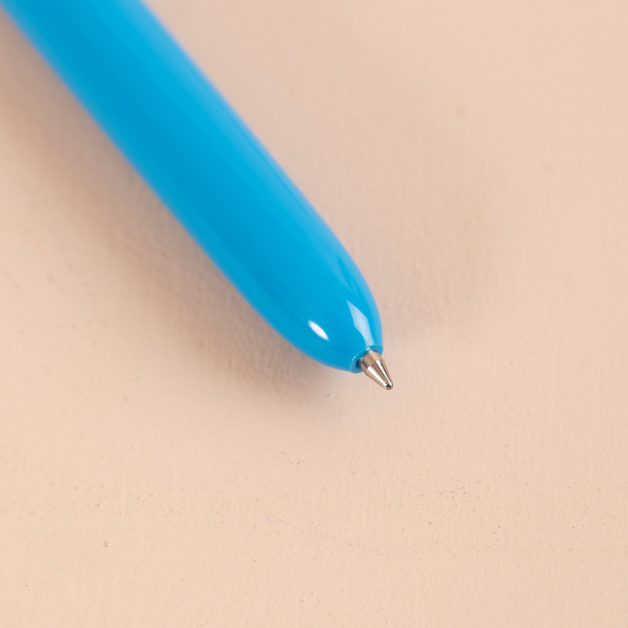 Retro-inspired multicolour pen by Kikkerland, shown in Blue