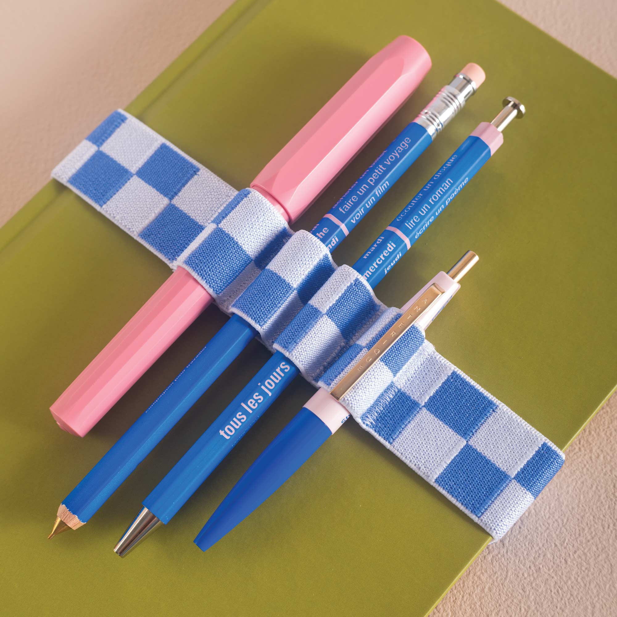 Blue and white checkered bookband, holds 4 pens