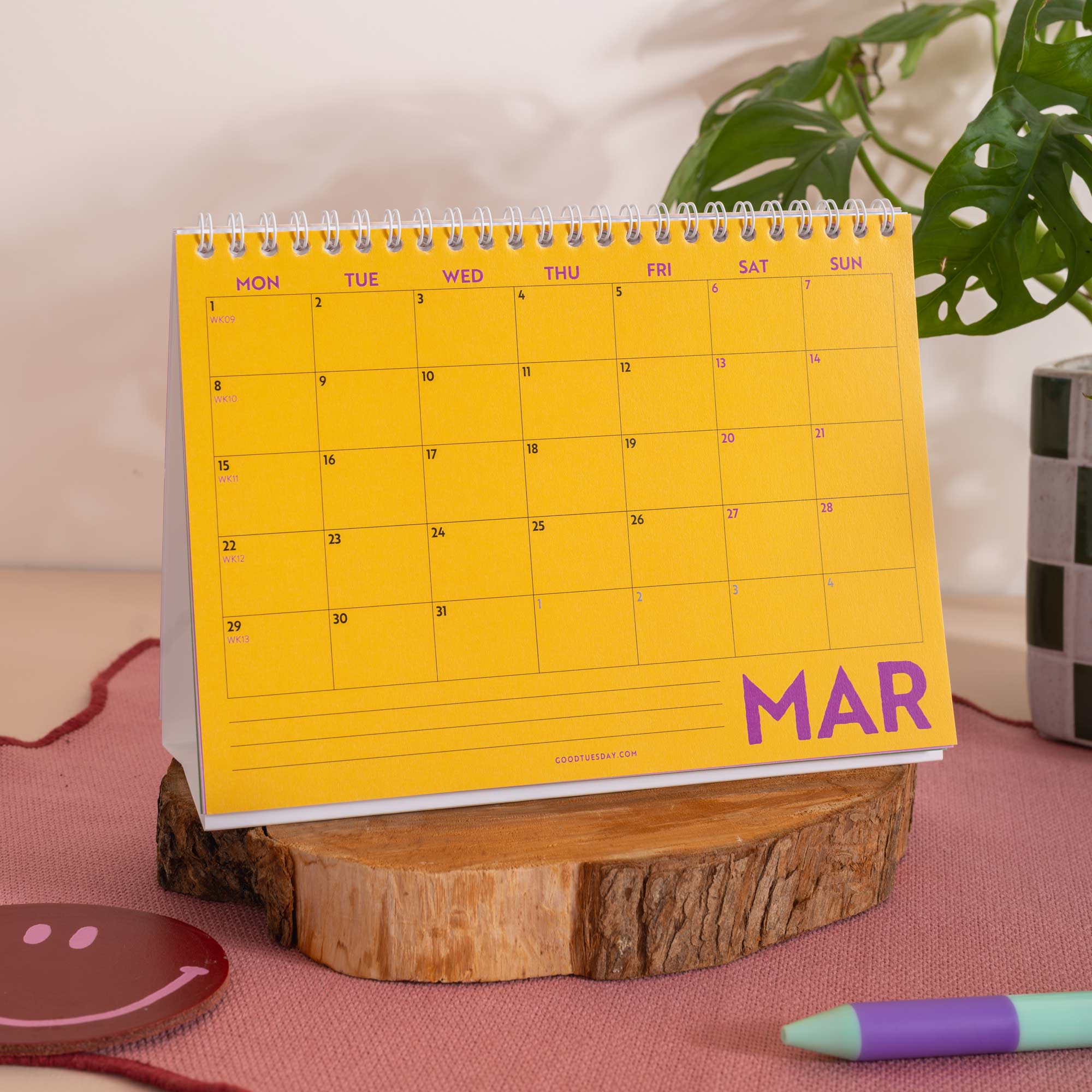Week numbers included, international planner with no holidays, Colourburst Desk Calendar