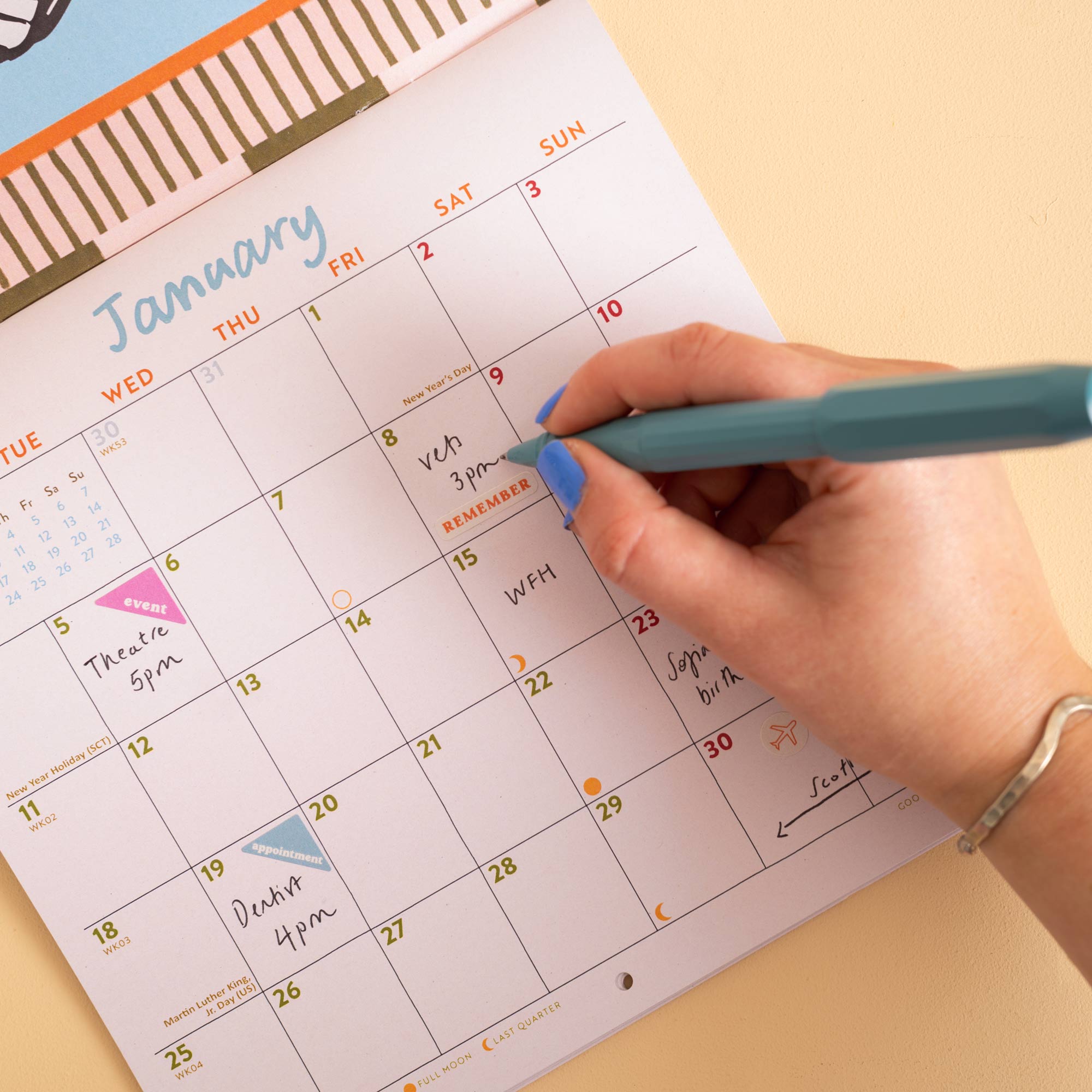 Seashells wall calendar, week numbers and moon phases included