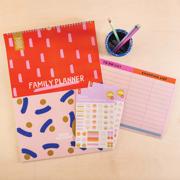 Family organiser gift set featuring a 2025 family planner, magnetic shopping list, and family calendar stickers for easy scheduling